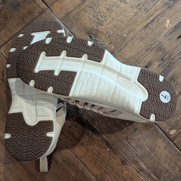 Keen Shoes - Picture 2 of 6
